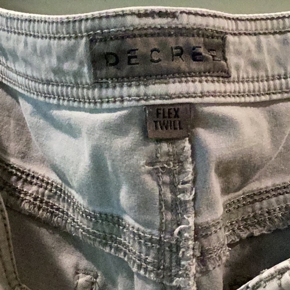Decree jeans size 30 X 32 faded gray.